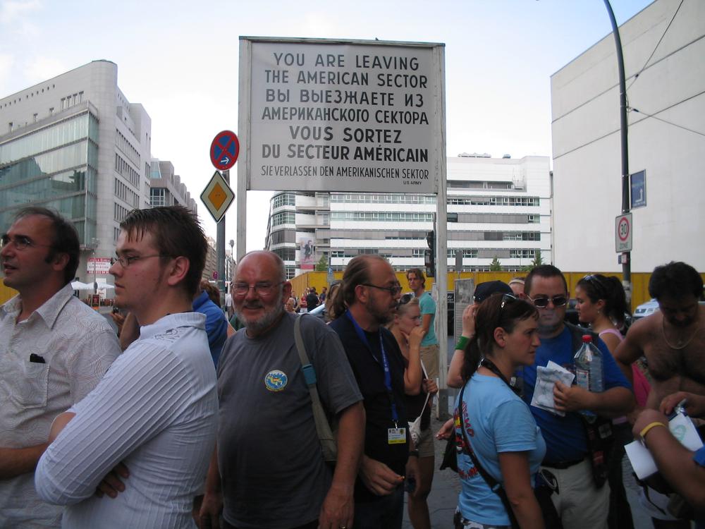 Berlin-Checkpoint-Charly01.jpg